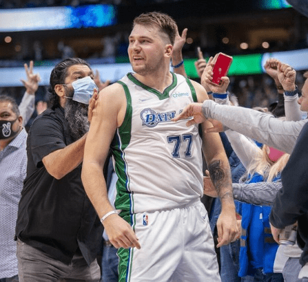 今夜巴塞罗那调整名单以备NBA季后赛；强势反弹环节打磨；管理层满意；训练强度明显提升的简单介绍