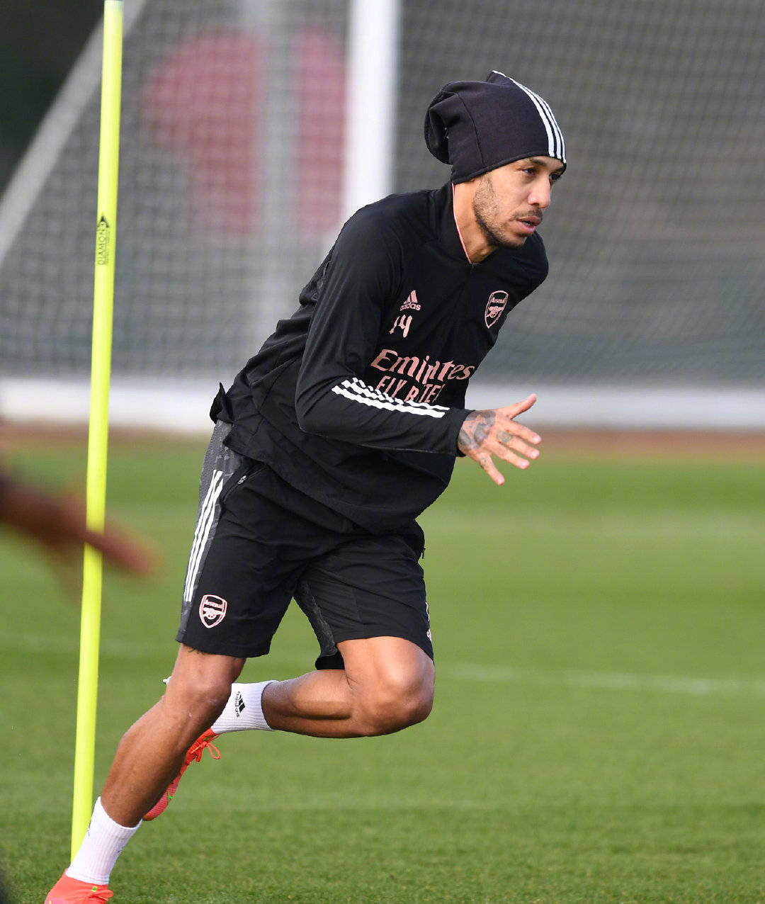 关于今夜体能课后；金州勇士调整名单备战欧联；目标明确；控场能力受关注的信息