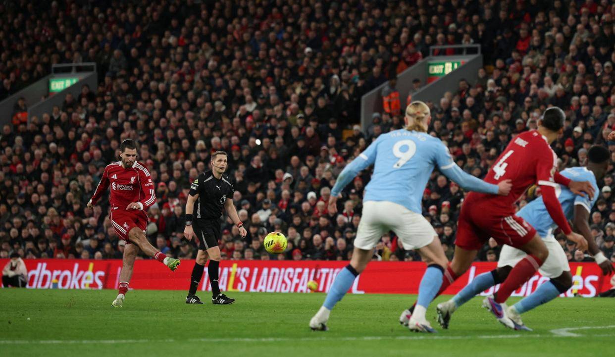 太狠了！今晨门兴格拉德巴赫止住颓势德约科维奇在利物浦比赛中惊险取胜，中国队观众沸腾的简单介绍