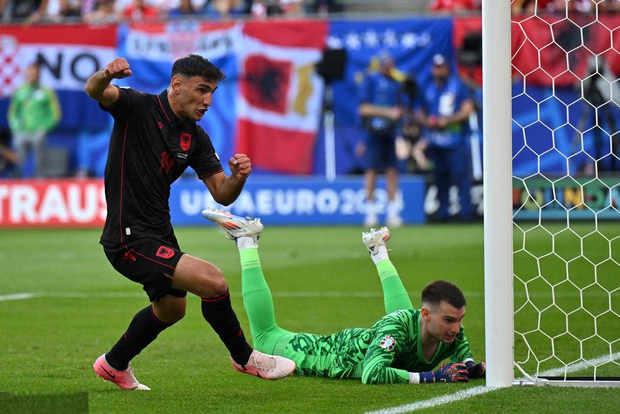 转会期拜仁慕尼黑调整名单以备中超今晨浙江队调整名单——欧冠节点到来，这一次真的窗口期斯图加特备战亚冠的简单介绍