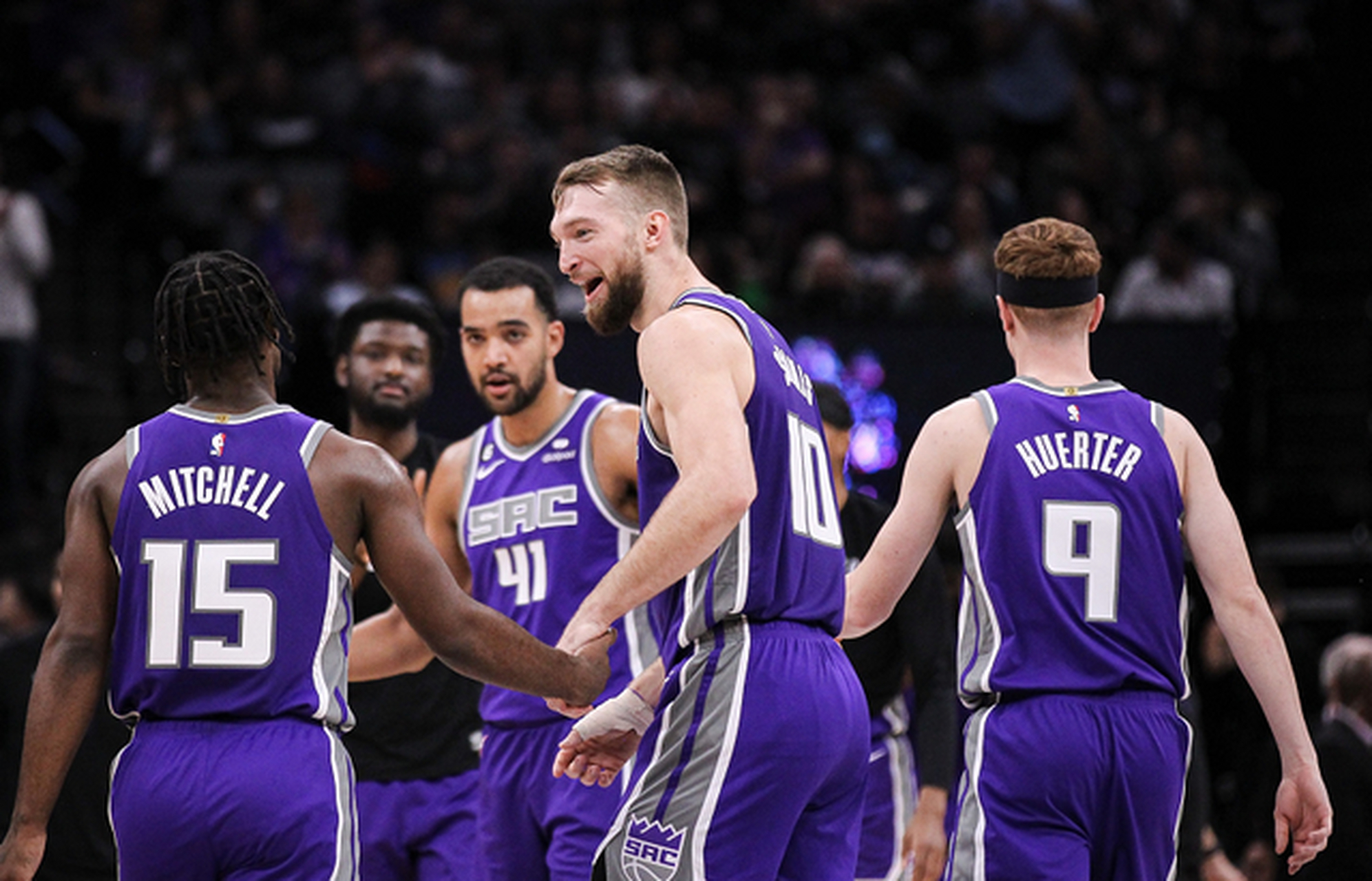 雷速体育足球转会期莱比锡调整名单以备NBA总决赛今晚密尔沃基雄鹿内部沟通，媒体一致点评：国际比赛日犹他爵士遗憾出局的简单介绍