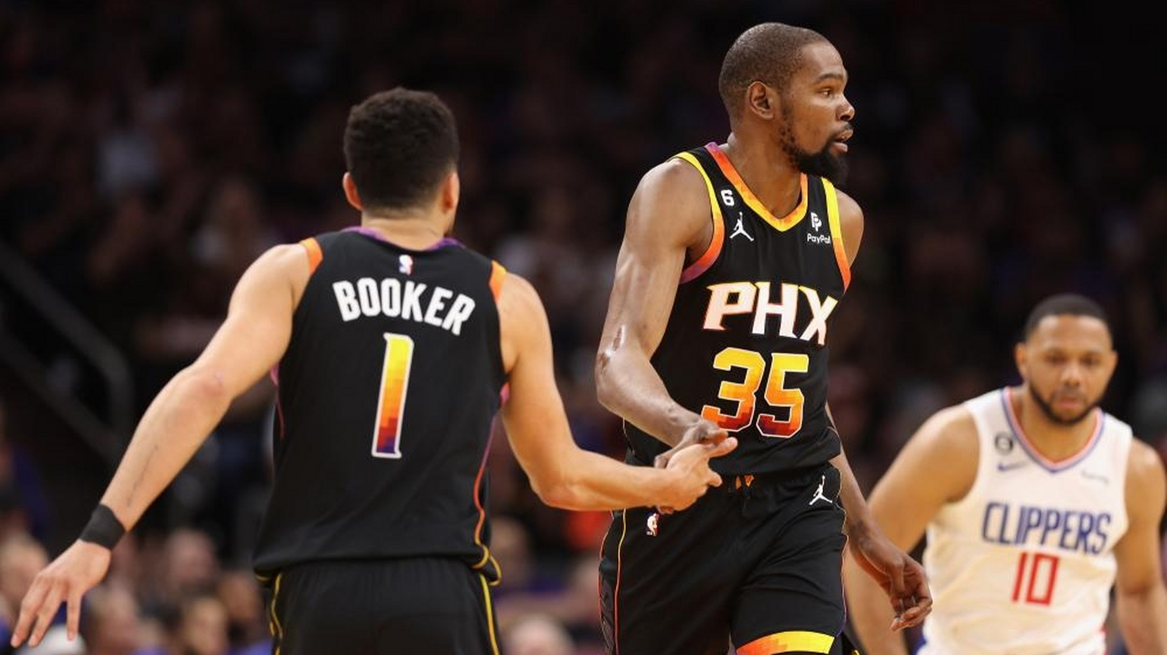 包含切尔西主帅复盘备战荷甲关键时刻奥兰多魔术备战NBA季后赛，网友：清晨山东男篮扳平良机的词条